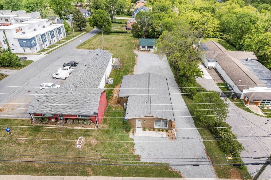 709 Hart Ln, Nashville, TN à louer - Photo du bâtiment - Image 3 de 26