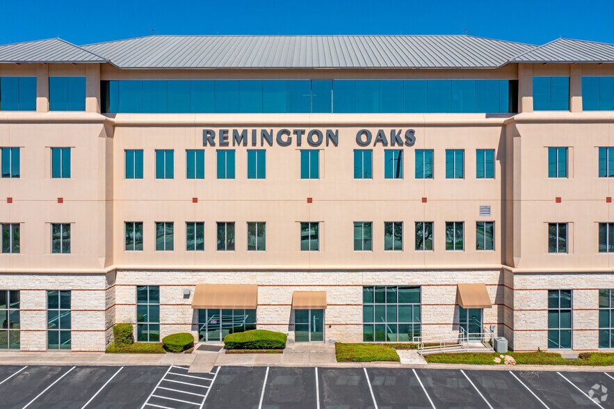 525 Oak Centre Dr, San Antonio, TX à louer - Photo du bâtiment - Image 3 de 4