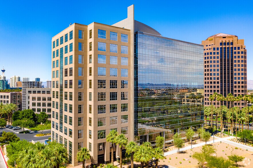 3753-3993 Howard Hughes Pky, Las Vegas, NV à louer - Photo du bâtiment - Image 3 de 39