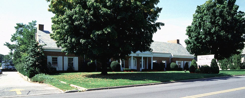 113 Crossways Park Dr, Woodbury, NY à louer - Photo principale - Image 2 de 4