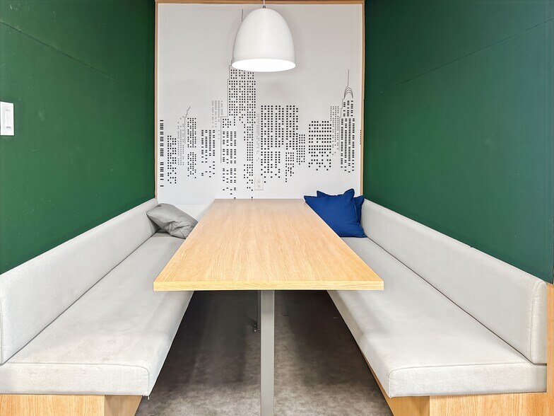 7030 Woodbine Ave, Markham, ON à louer - Photo intérieure - Image 3 de 16