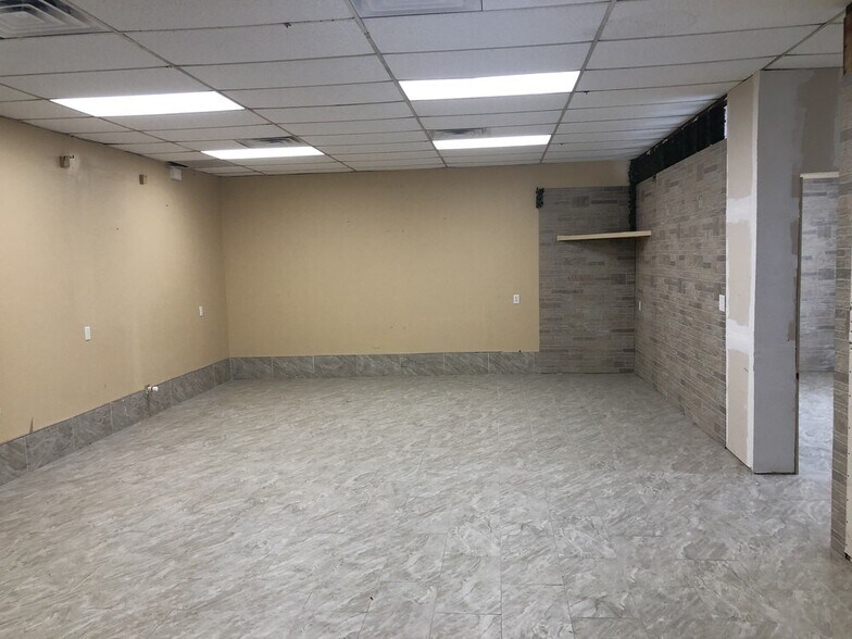 5907 Merrill Rd, Jacksonville, FL à vendre - Photo du bâtiment - Image 2 de 3