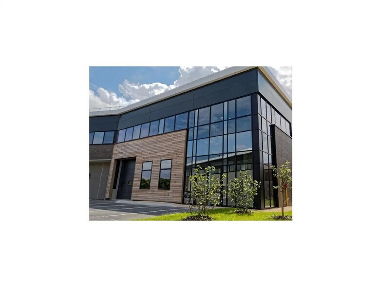 Flex dans Sucy-en-Brie à louer - Photo du bâtiment - Image 2 de 9