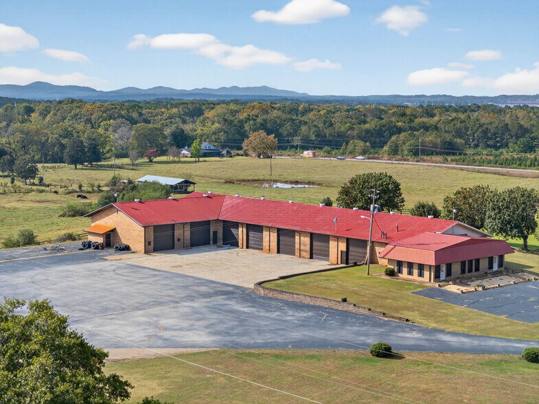 221 John Ray Ln, Eastaboga, AL à vendre - Photo du bâtiment - Image 1 de 69