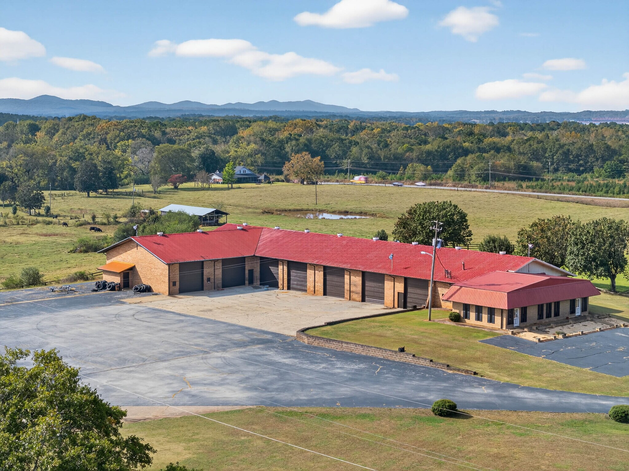 221 John Ray Ln, Eastaboga, AL à vendre Photo du bâtiment- Image 1 de 70