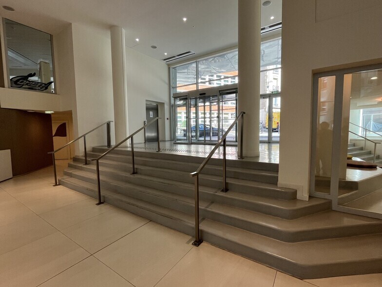 28-28 Rue Emile Ménier, Paris for lease - Building Photo - Image 3 of 17
