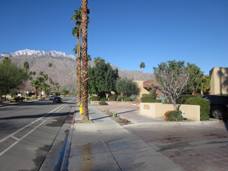 2150 E Tahquitz Canyon Way, Palm Springs, CA à louer - Photo du bâtiment - Image 2 de 34