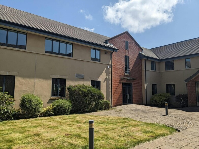 Lancaster Pl, Swindon for lease - Building Photo - Image 3 of 4