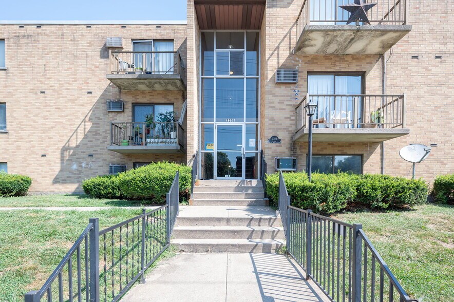 3204 Mozart Ave, Cincinnati, OH à vendre - Photo du bâtiment - Image 1 de 28