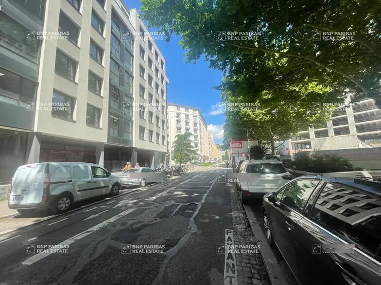 Office in Lyon for lease - Building Photo - Image 2 of 12