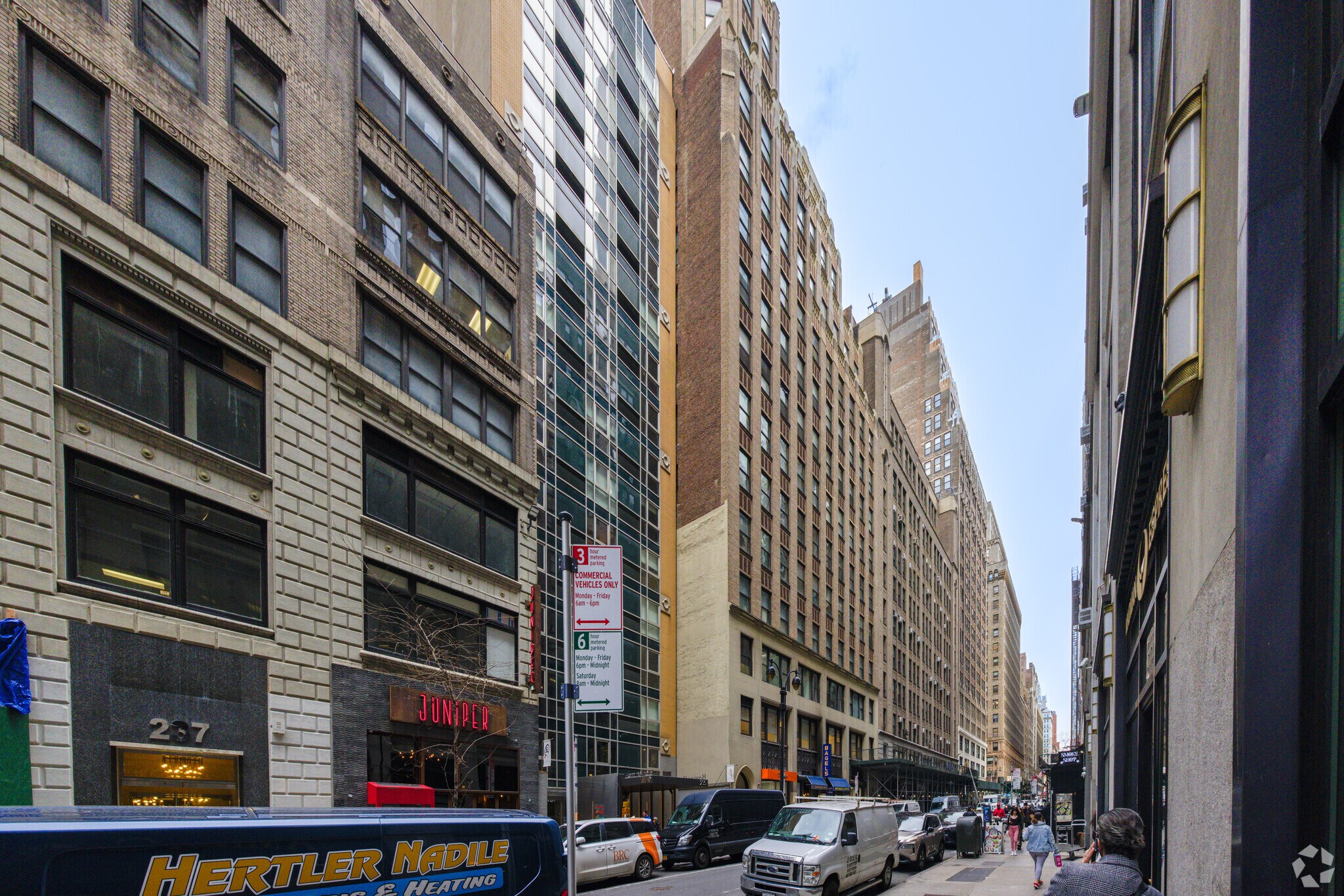 223-225 W 35th St, New York, NY à louer Photo du bâtiment- Image 1 de 8