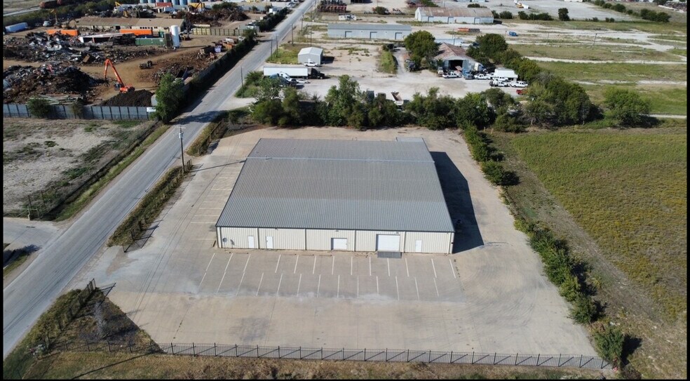 10100 Hicks Field Rd, Fort Worth, TX à vendre - Photo du bâtiment - Image 3 de 41