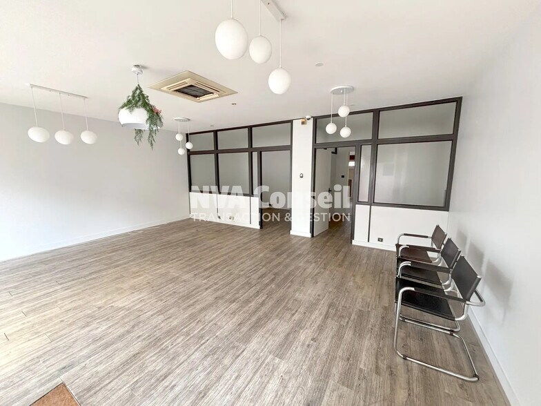 Commerce de détail dans Le Plessis-Bouchard à louer - Photo intérieure - Image 2 de 7