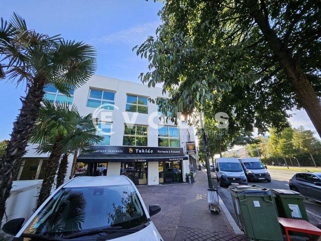 Office in Clamart for lease Building Photo- Image 1 of 24