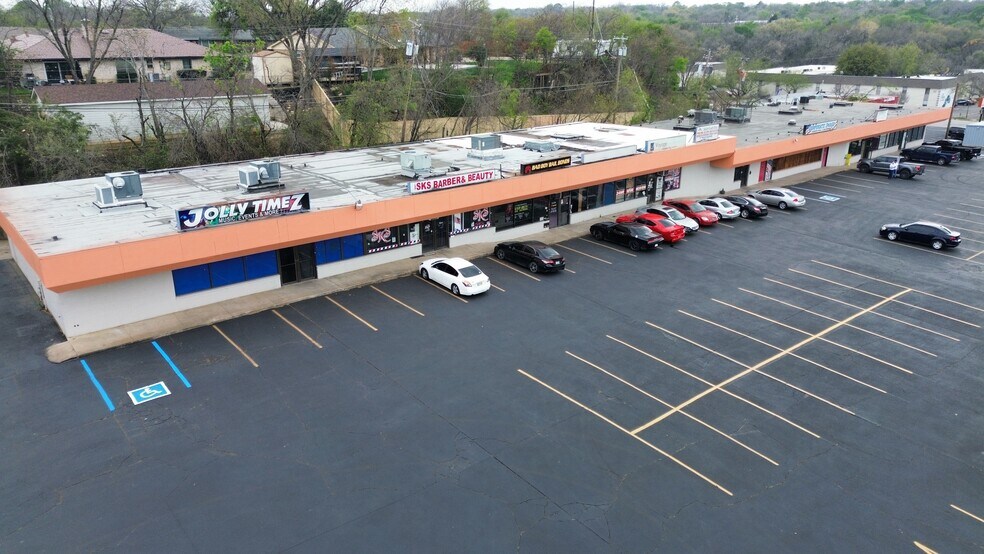 5412-5438 Brentwood Stair Rd, Fort Worth, TX à vendre - Photo du bâtiment - Image 2 de 3