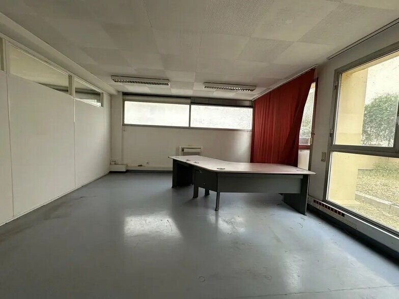 Office in Montpellier for lease - Interior Photo - Image 2 of 9