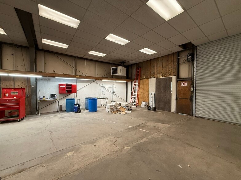 38227 CA-299, Burney, CA à vendre - Photo intérieure - Image 3 de 14
