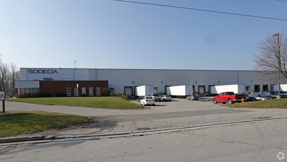 425 Sovereign Rd, London, ON à louer - Photo du bâtiment - Image 2 de 2