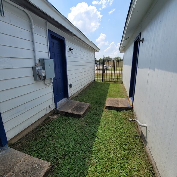 4201-4203 Phlox St, Houston, TX for sale - Building Photo - Image 1 of 39
