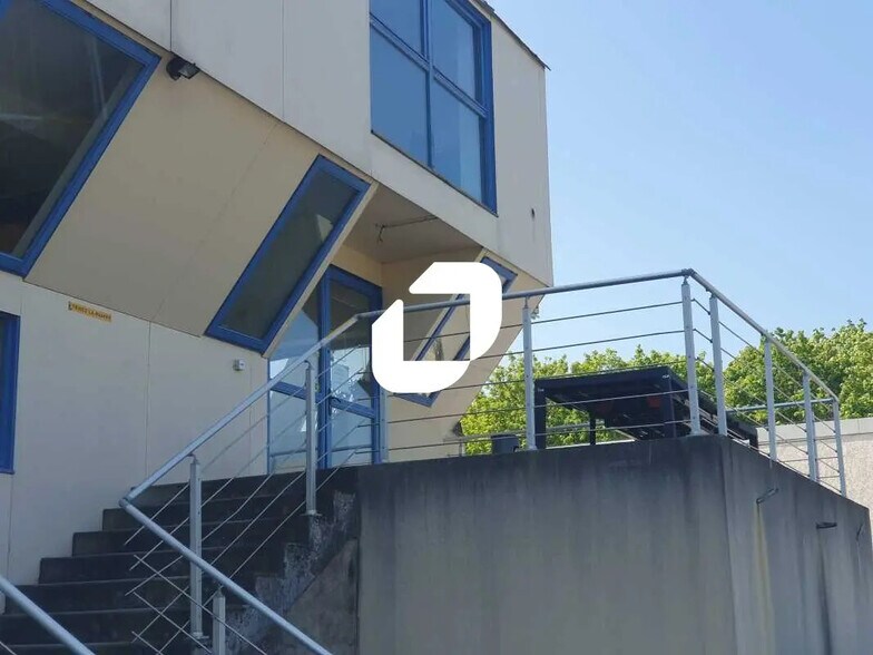 68 Rue De La Croix De L'Orme, Morainvilliers à louer - Photo du bâtiment - Image 3 de 11