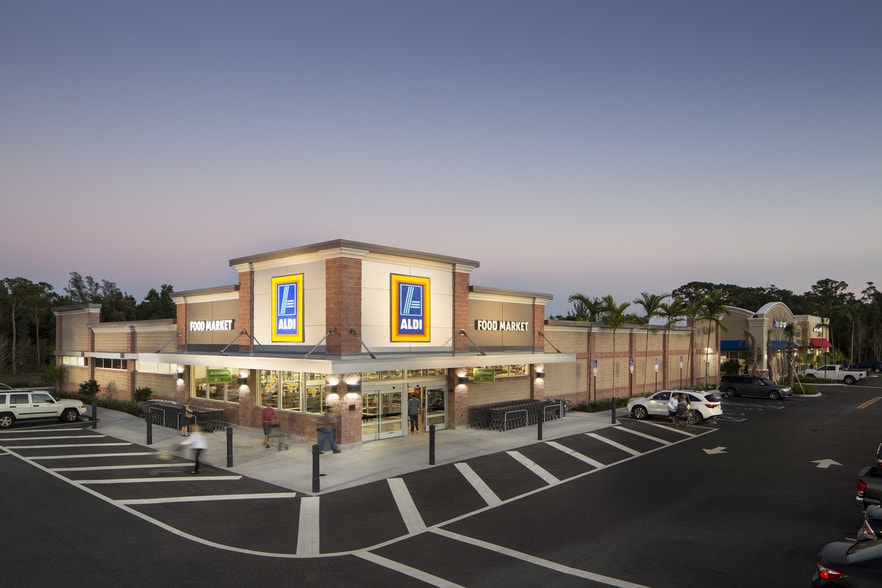 3801 SE Federal Hwy, Stuart, FL for lease - Building Photo - Image 1 of 3