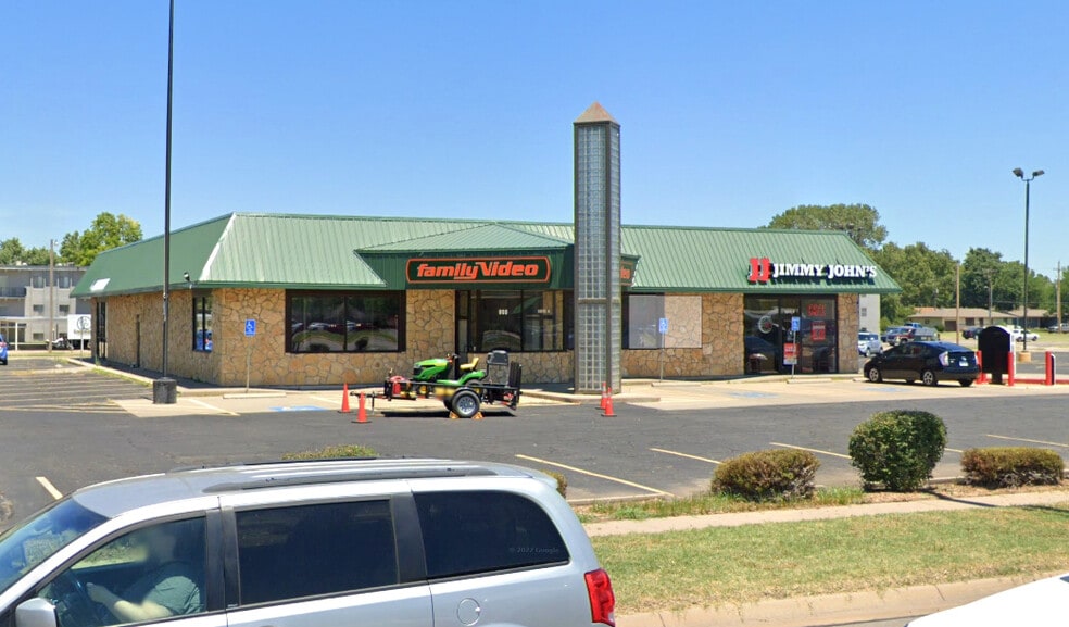 900 E 30th St, Hutchinson, KS for lease - Building Photo - Image 2 of 4