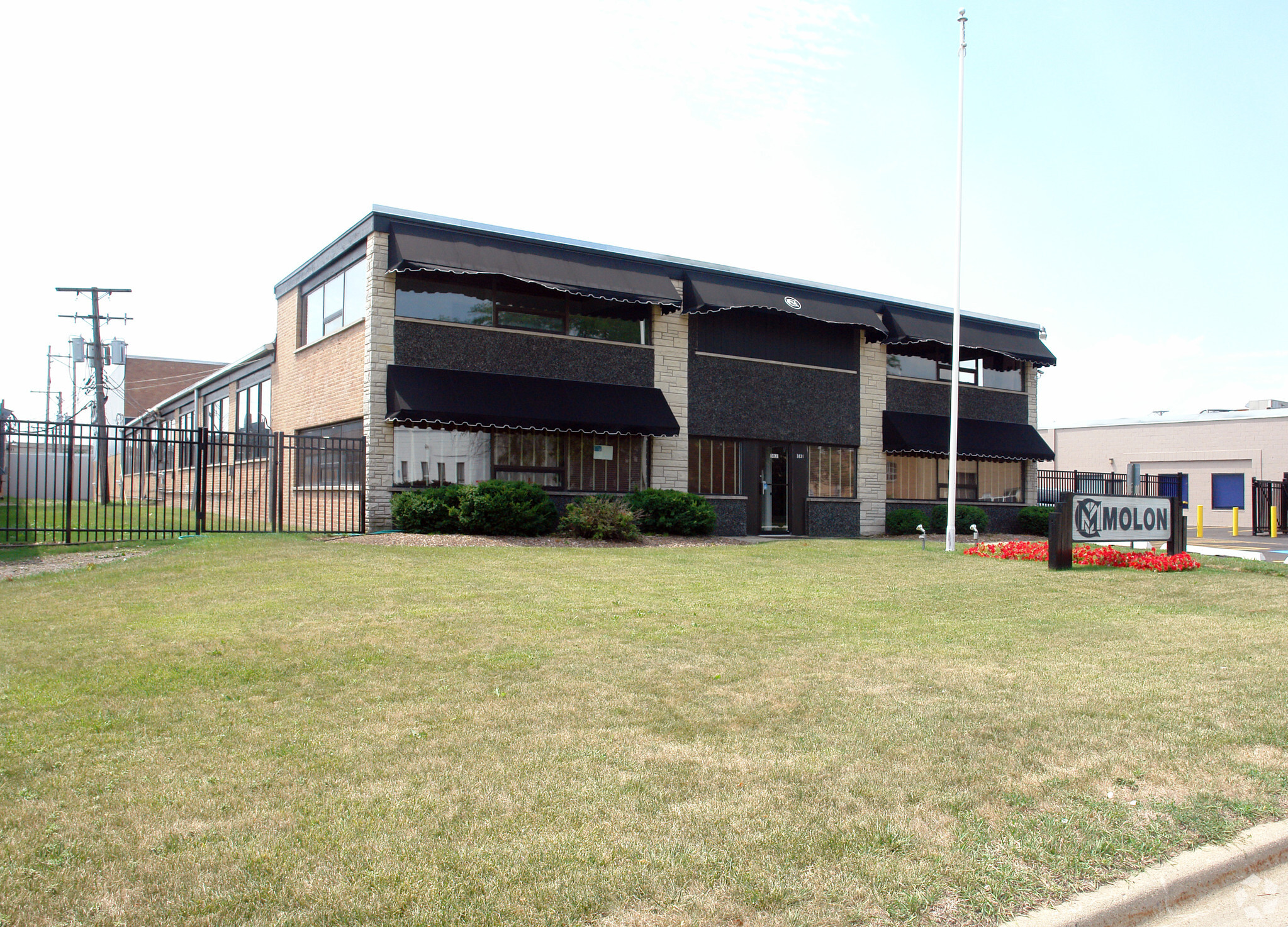 3831 Industrial Ave, Rolling Meadows, IL for lease Building Photo- Image 1 of 4