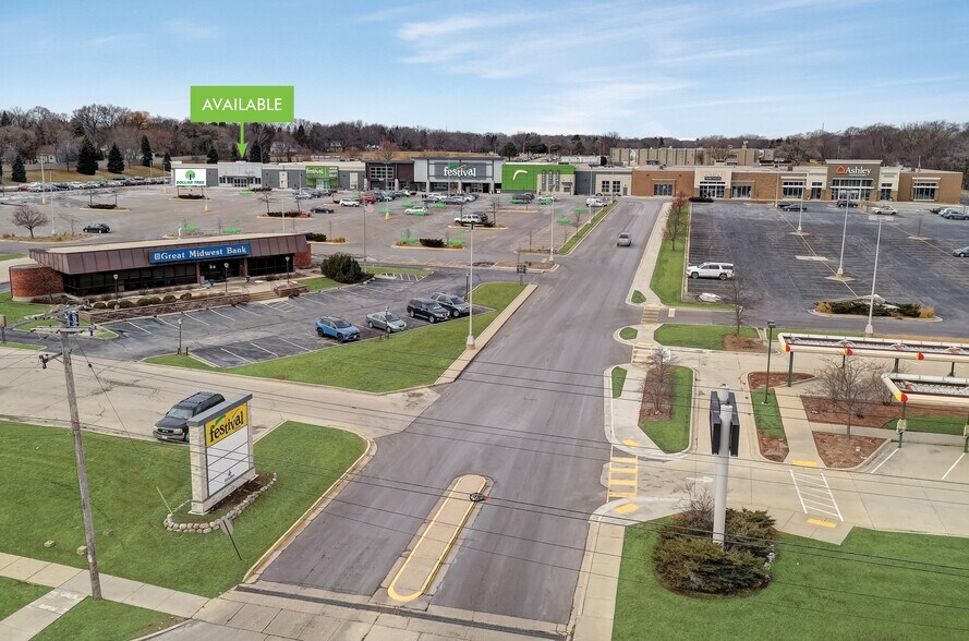 4777 S 27th St, Greenfield, WI à louer - Photo du bâtiment - Image 3 de 10