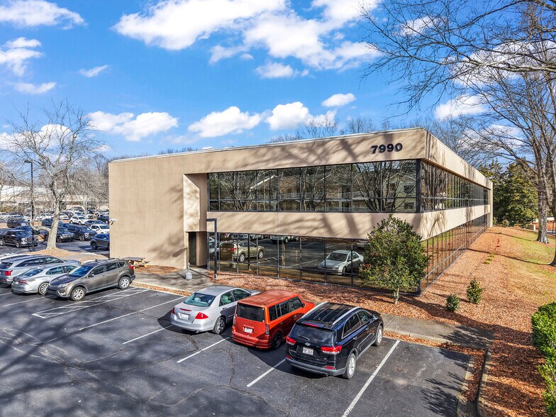7990 North Point Blvd, Winston-Salem, NC à louer - Photo du bâtiment - Image 3 de 4