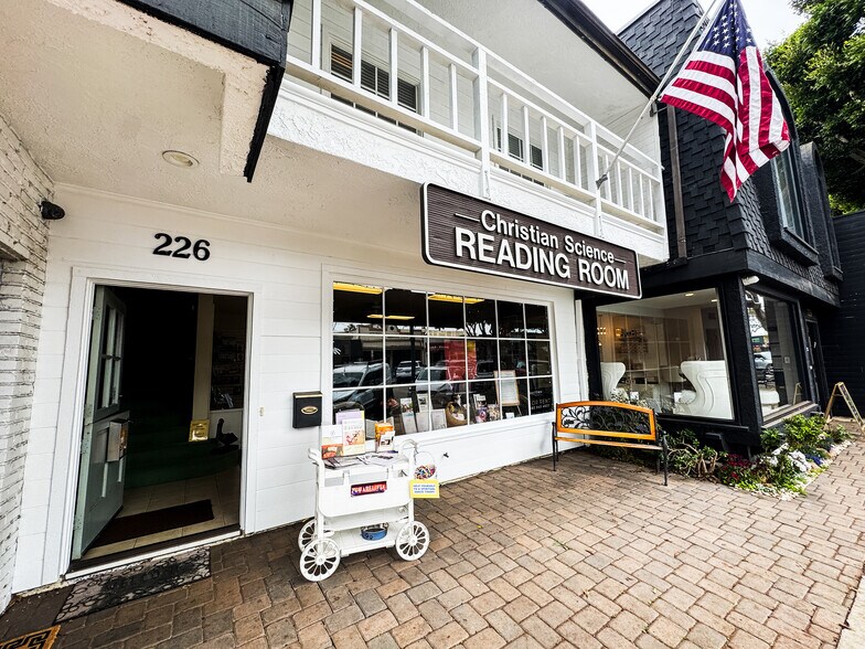 224 Main St, Seal Beach, CA à louer - Photo du bâtiment - Image 2 de 13