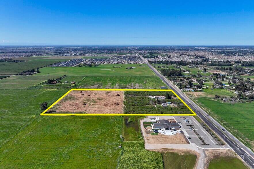9709 Shaw ave, Clovis, CA à vendre - Photo du bâtiment - Image 2 de 12