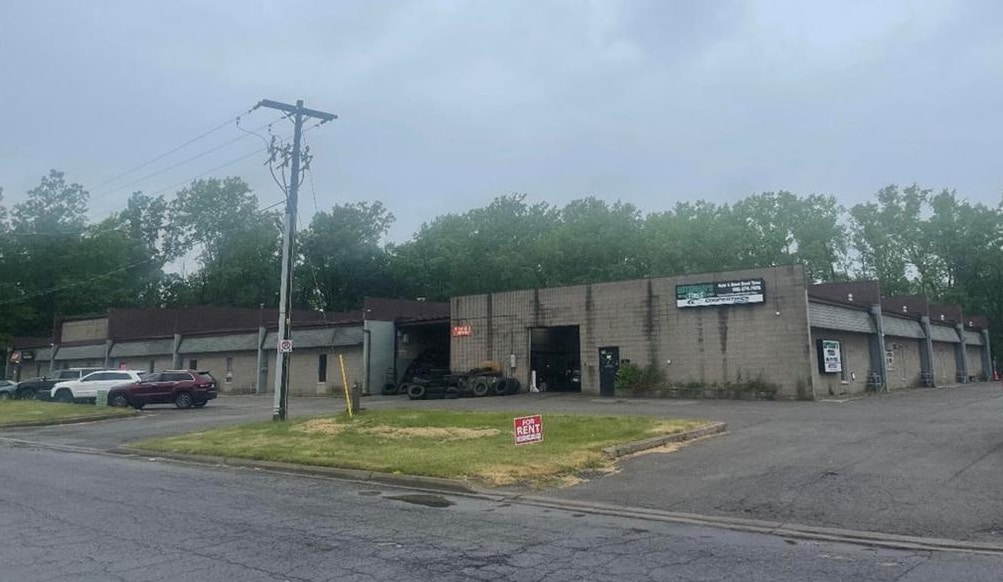 8407 Stanley Av, Niagara Falls, ON for lease Primary Photo- Image 1 of 3