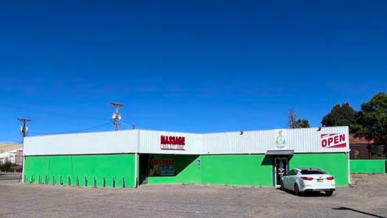 2117 Menaul Blvd, Albuquerque, NM for sale - Building Photo - Image 2 of 4
