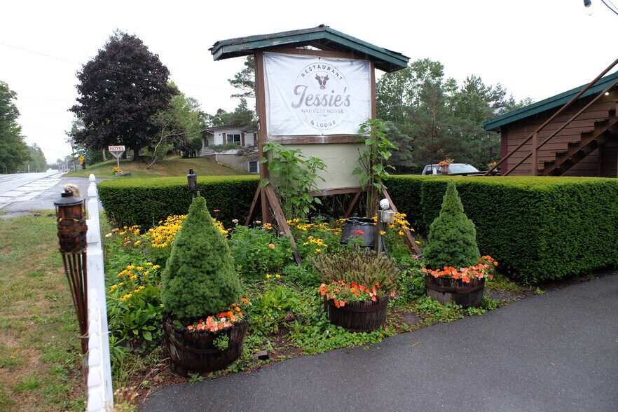 5819 Main St, Tannersville, NY à vendre - Photo du bâtiment - Image 1 de 18