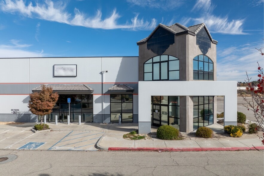 1759 W Avenue J12, Lancaster, CA à louer - Photo du bâtiment - Image 2 de 55