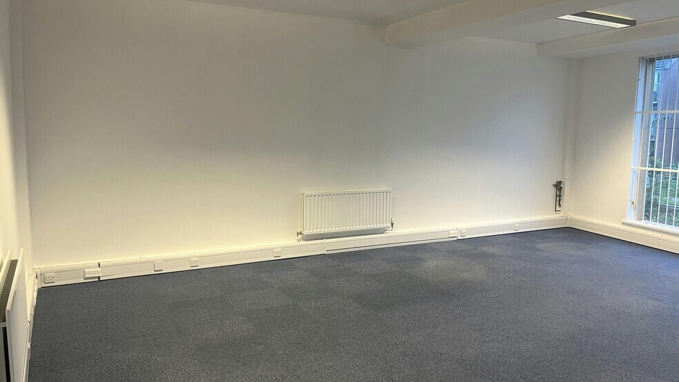 Sandy Ln, Coventry à louer - Photo du bâtiment - Image 3 de 11