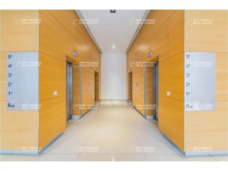 Office in Chessy for lease - Lobby - Image 3 of 8