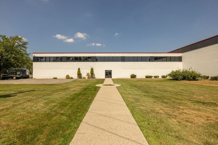 299 Murray Hill Pky, East Rutherford, NJ for lease - Building Photo - Image 2 of 12