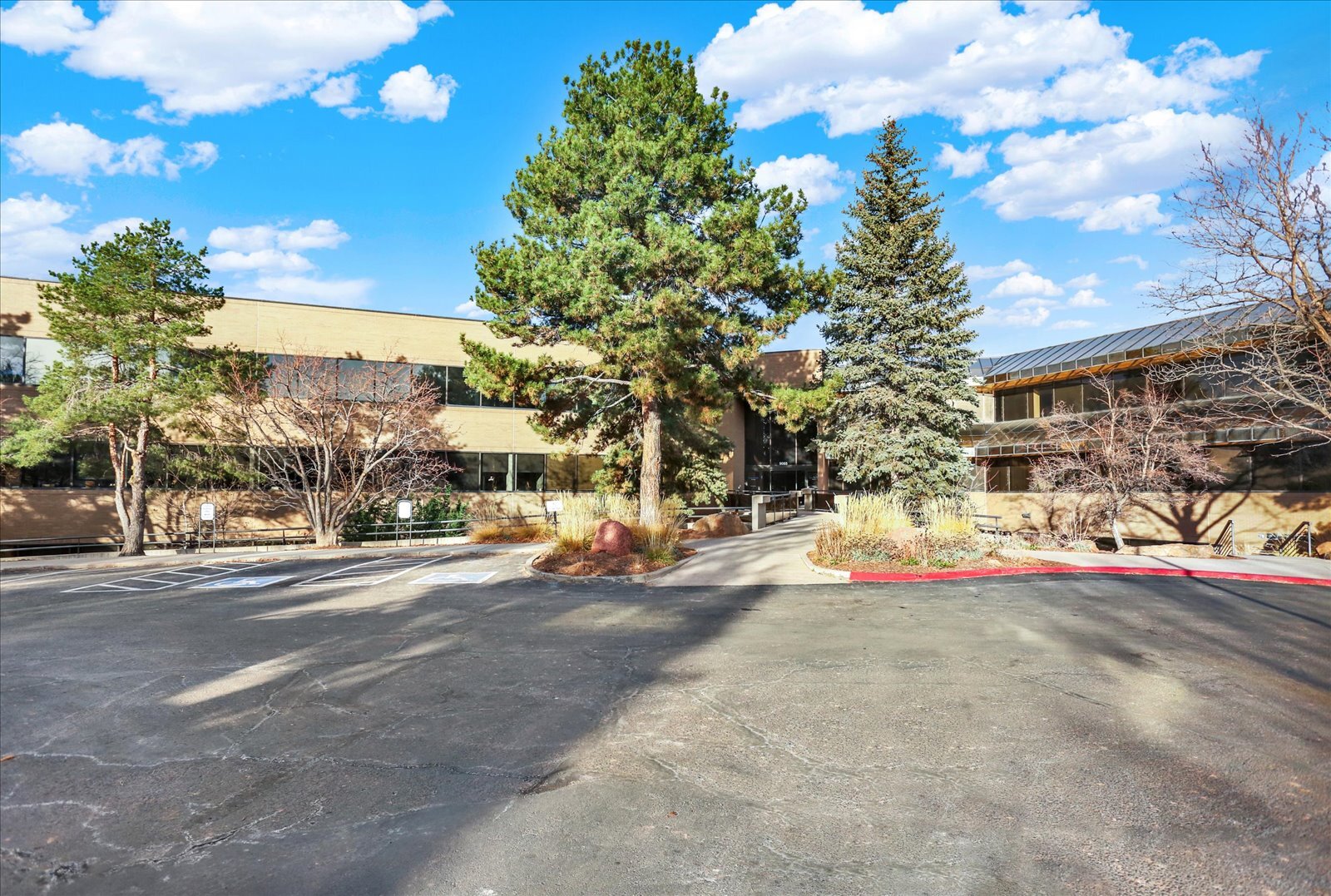 9085 E Mineral Cir, Centennial, CO à vendre Photo du bâtiment- Image 1 de 7
