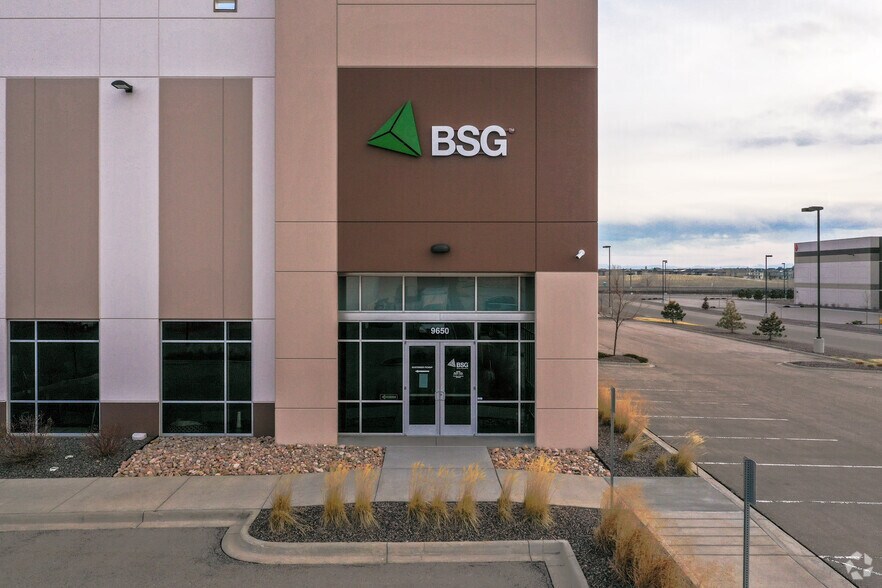 9650-9690 E 40th Ave, Denver, CO à louer - Photo du bâtiment - Image 3 de 10