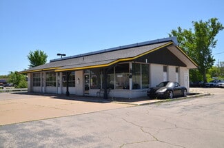 Plus de détails pour 1945 42nd St NE, Cedar Rapids, IA - Commerce de détail à vendre