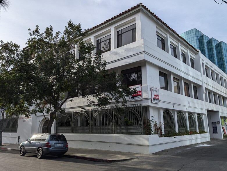 2211 Corinth Ave, Los Angeles, CA for lease - Building Photo - Image 3 of 5