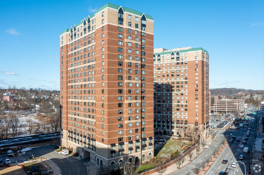 15-27 Bank St, White Plains, NY à louer - Photo du bâtiment - Image 1 de 53