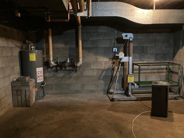 1522 Superior St E, Duluth, MN for sale - Interior Photo - Image 3 of 25