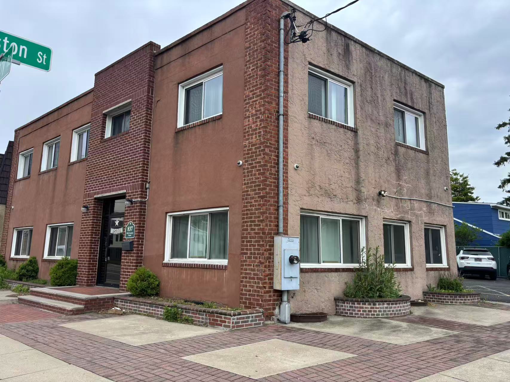 837 Old Country Rd, Westbury, NY for lease Interior Photo- Image 1 of 6