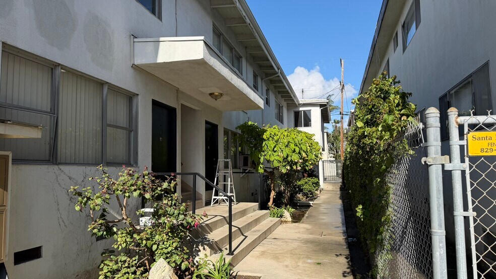 1606 Barry Ave, Los Angeles, CA à vendre - Photo du bâtiment - Image 2 de 9