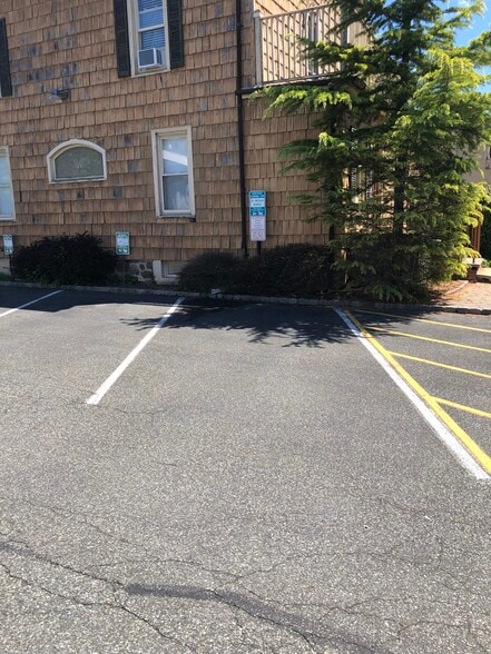 48 Essex St, Millburn, NJ for lease - Building Photo - Image 3 of 9