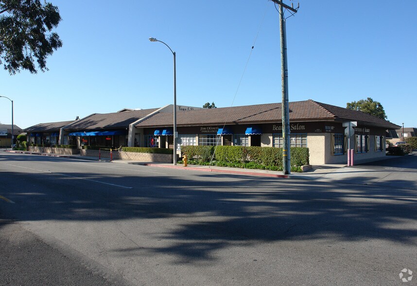 257-279 E Channel Islands Blvd, Port Hueneme, CA à louer - Photo du bâtiment - Image 3 de 3