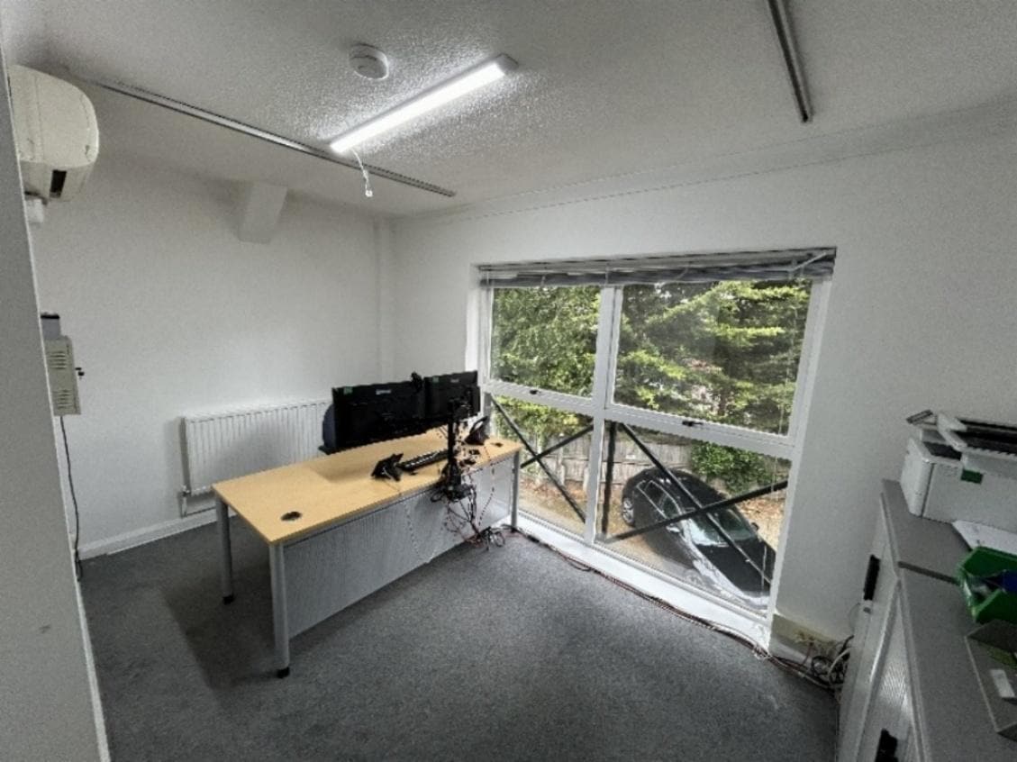 Station Rd, Great Shelford, CAM CB22 5NE - Unité 4 -  - Photo intérieure - Image 1 of 5