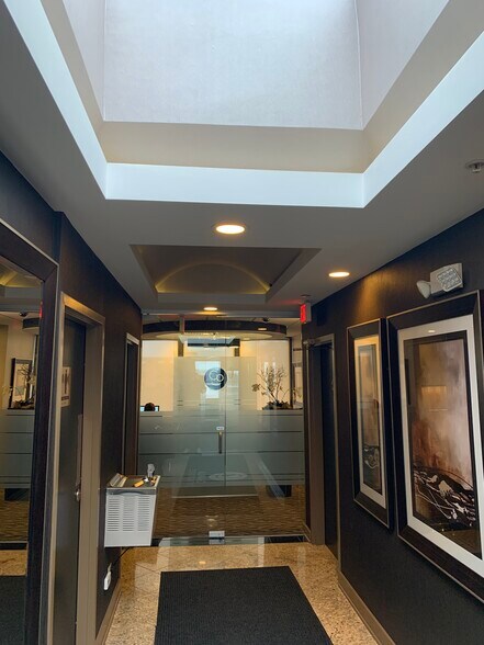 519 N Cass Ave, Westmont, IL à louer - Photo intérieure - Image 2 de 28